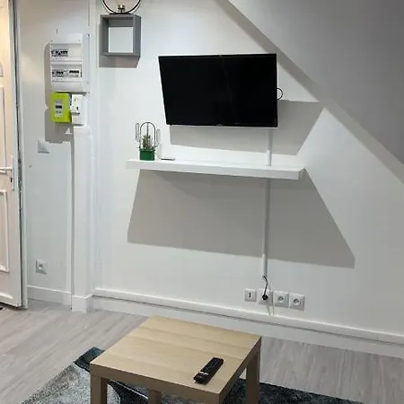 Moderne Refait A Neuf Proximite Centre Et *