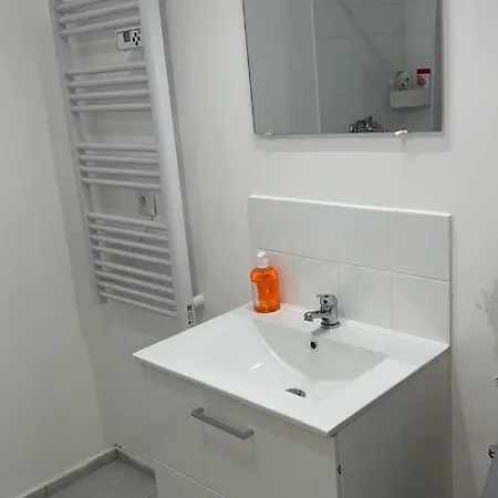 Moderne Refait A Neuf Proximite Centre Et Апартаменты