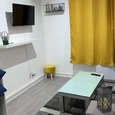 Moderne Refait A Neuf Proximite Centre Et *