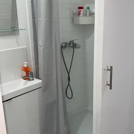 Moderne Refait A Neuf Proximite Centre Et